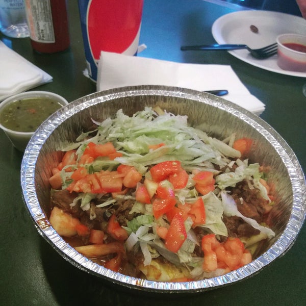 Foto scattata a Carlito&#39;s Burritos da Malia S. il 8/21/2015