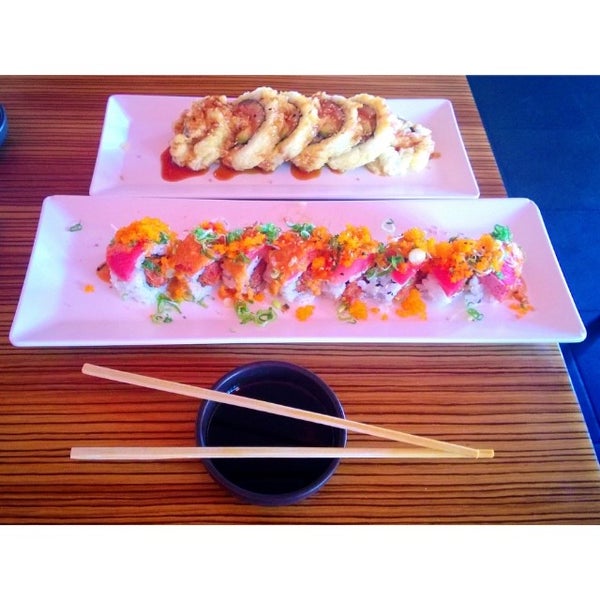 Foto diambil di Sushi Dan oleh Malia S. pada 1/13/2014