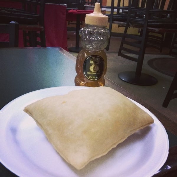 Foto scattata a Carlito&#39;s Burritos da Malia S. il 7/26/2014