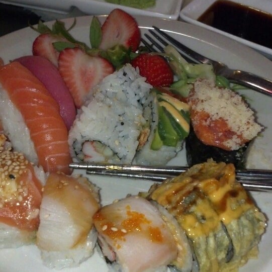6/21/2013 tarihinde Levi G.ziyaretçi tarafından Aji Japanese Restaurant'de çekilen fotoğraf