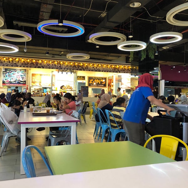 Тц виваленд самара. Фудкорт вива лэнд самара. Тц гум москва фудкорт. Вива фудкорт. Фудкорт вива лэнд самара.