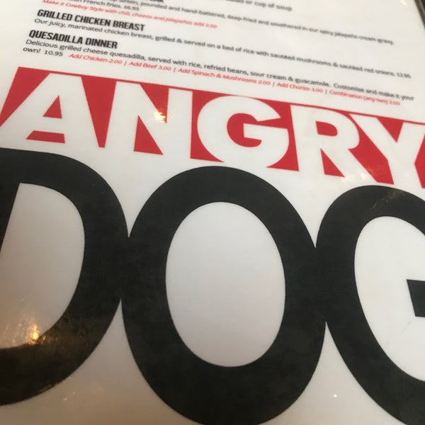 รูปภาพถ่ายที่ Angry Dog โดย Doug H. เมื่อ 8/29/2018