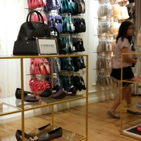 crocs sunway pyramid