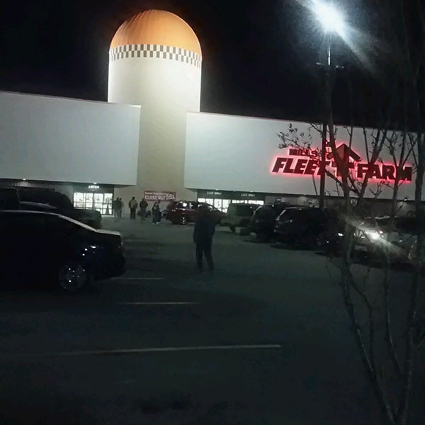 Fleet Farm 9 tips from 1090 visitors