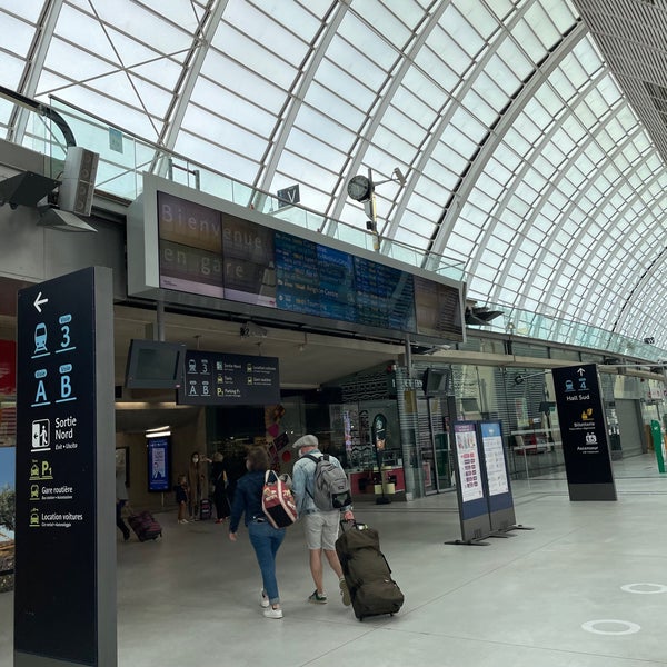 Foto diambil di Gare SNCF d&#39;Avignon TGV oleh Mathieu B. pada 5/26/2021