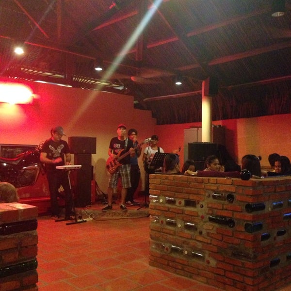 9/29/2013에 Юлия Б.님이 Surf-rock-bar Garage에서 찍은 사진