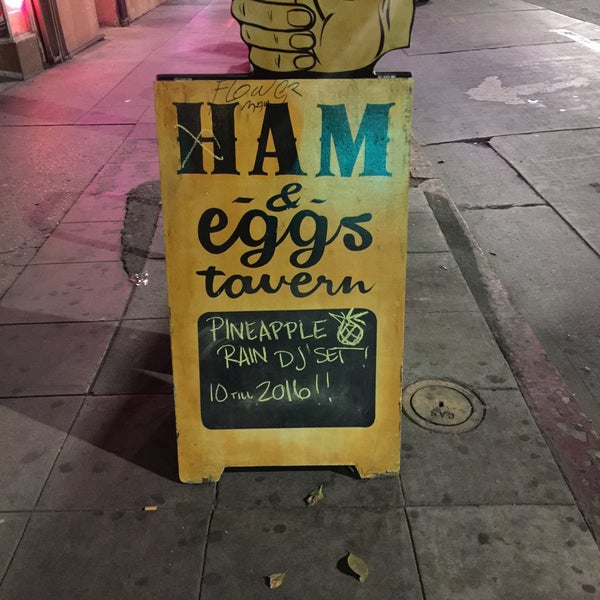 Снимок сделан в Ham &amp; Eggs Tavern пользователем Dale M. 1/1/2016