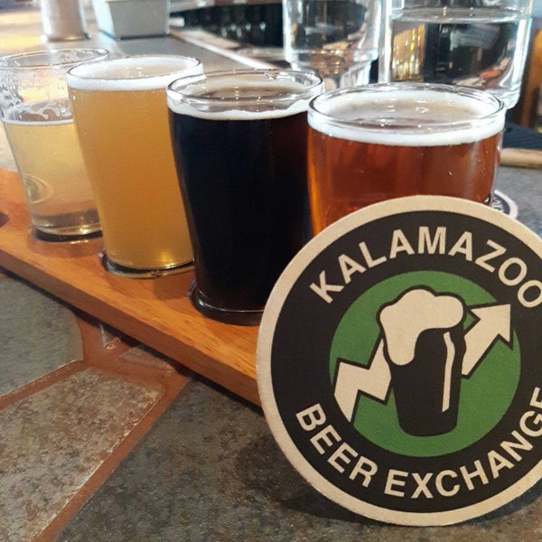 Снимок сделан в Kalamazoo Beer Exchange пользователем Nicole C. 9/23/2021