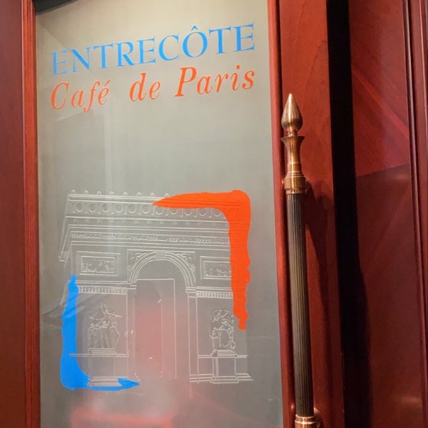 Das Foto wurde bei Entrecôte Cafe de Paris von S am 3/12/2021 aufgenommen