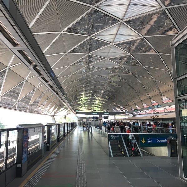 Photo taken at Expo MRT Interchange (CG1/DT35) by Hirotomo S. on 2/3/2018