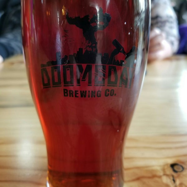 Foto tirada no(a) Doomsday Brewing Company por Jason B. em 3/2/2018