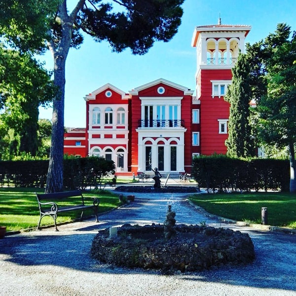Foto tirada no(a) Hotel Mercure Villa Romanazzi Carducci por Tommaso S. em 9/30/2015