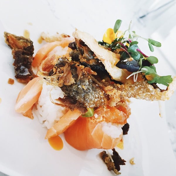 Photo prise au Summer Fish &amp; Rice Sushi par Chattraporn C. le5/7/2015