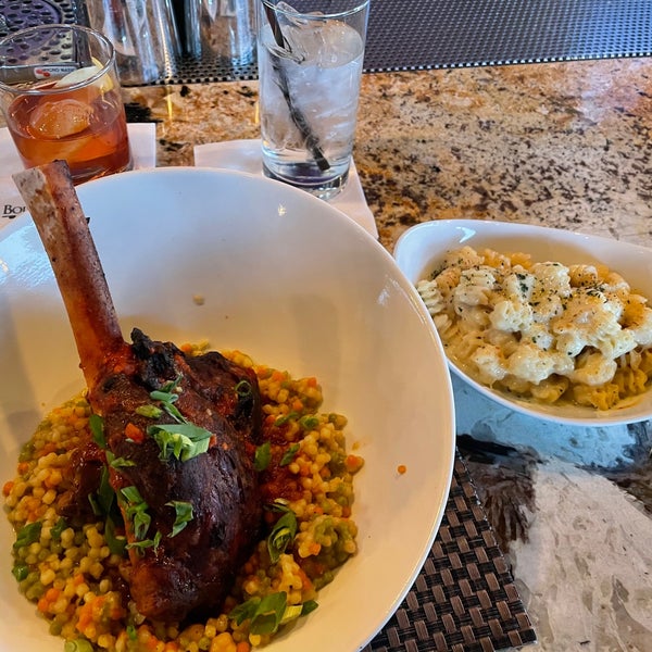 Amazing lamb chop! Mac and Cheese ok. Expensive but worth it. Good for dates with people you are about to engage more seriously
