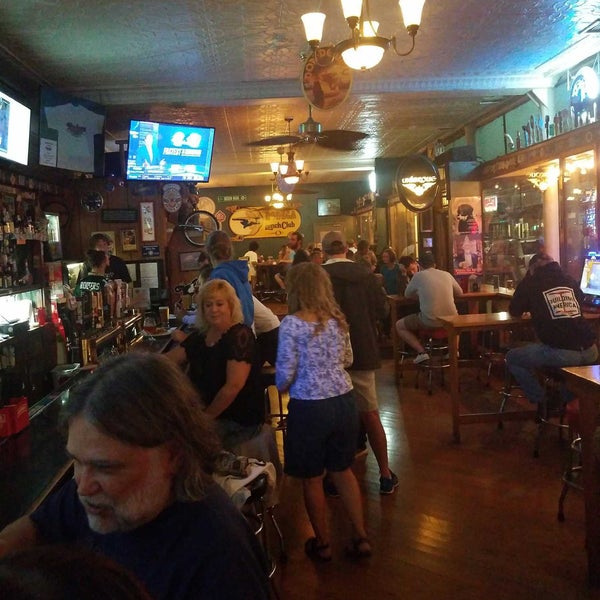 Foto tirada no(a) Bodega Brew Pub por Angela H. em 9/21/2021