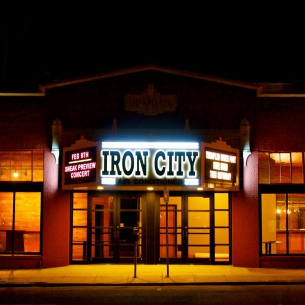 Foto tirada no(a) Iron City Bham por Michael P. em 12/28/2014