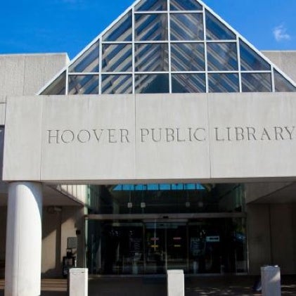 รูปภาพถ่ายที่ Hoover Public Library โดย Michael P. เมื่อ 6/15/2013