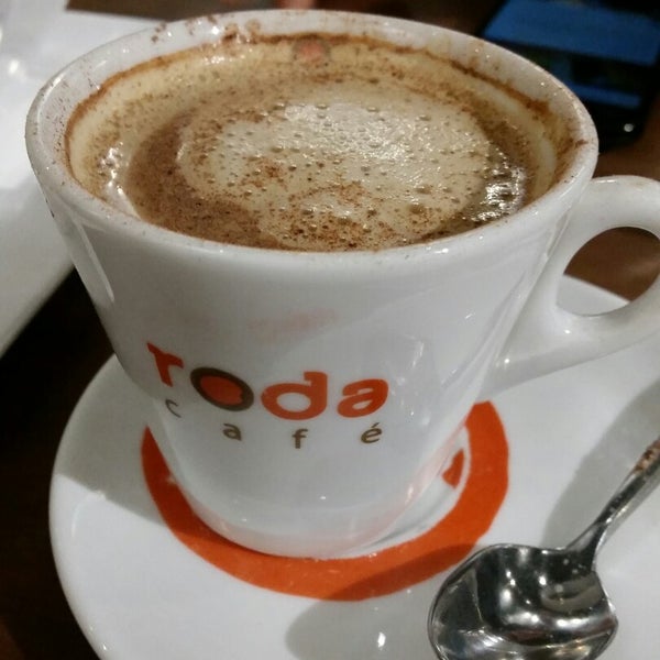รูปภาพถ่ายที่ Roda Café โดย Dalete Q. เมื่อ 12/7/2014