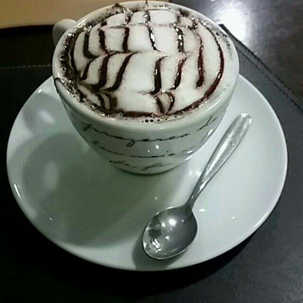 Das Foto wurde bei Chocoffee Cafeteria von Dalete Q. am 6/3/2015 aufgenommen