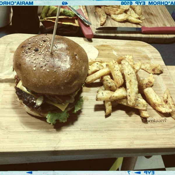 Снимок сделан в The BIG burger house пользователем ebru 9/27/2013