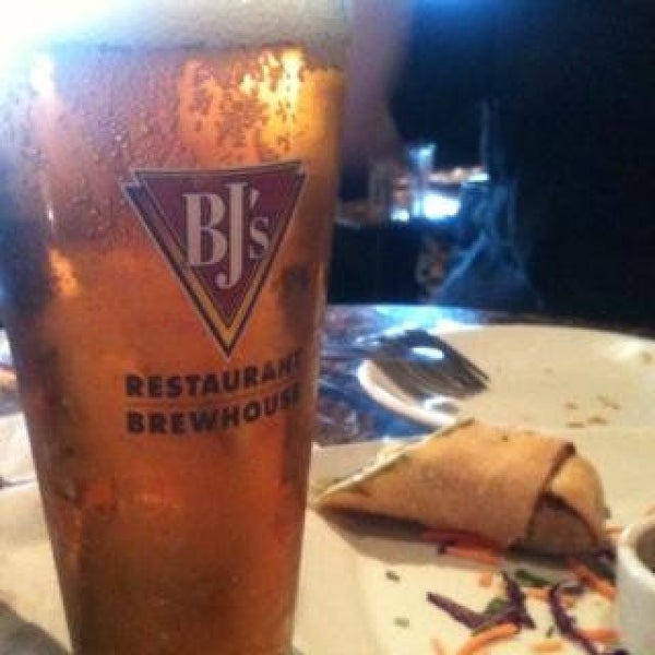 Photo taken at BJ&#39;s Restaurant &amp; Brewhouse by Mike G. on 7/1/2013