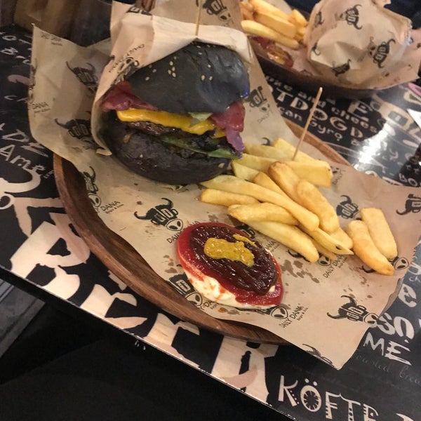 6/2/2018にZeynep Y.がDaily Dana Burger &amp; Steakで撮った写真