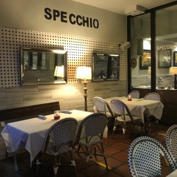 Das Foto wurde bei Specchio Cafe von Specchio Cafe am 7/6/2020 aufgenommen