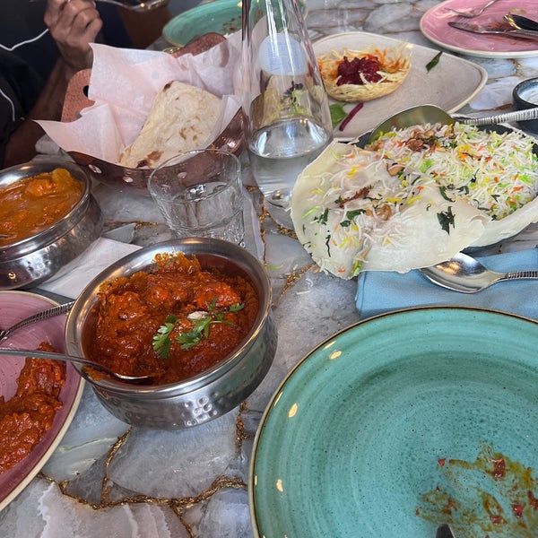Foto diambil di RUHI Indian Restaurant oleh Mesh pada 7/28/2023