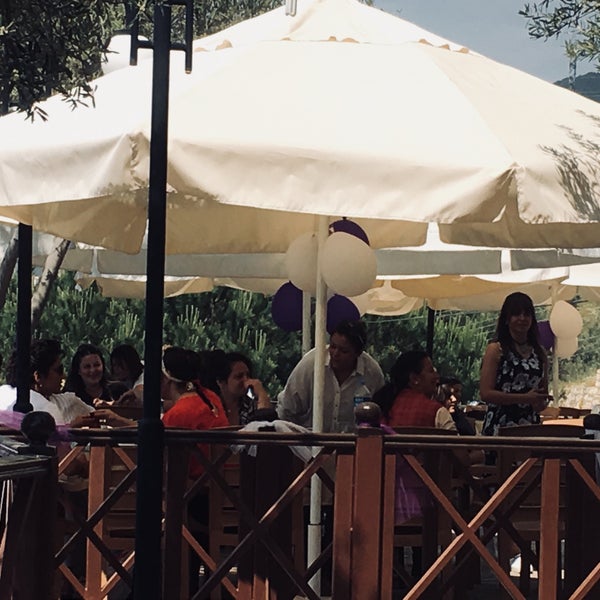 5/3/2018 tarihinde Bahar Mithat Ç.ziyaretçi tarafından Adalı Cafe &amp; Restaurant'de çekilen fotoğraf