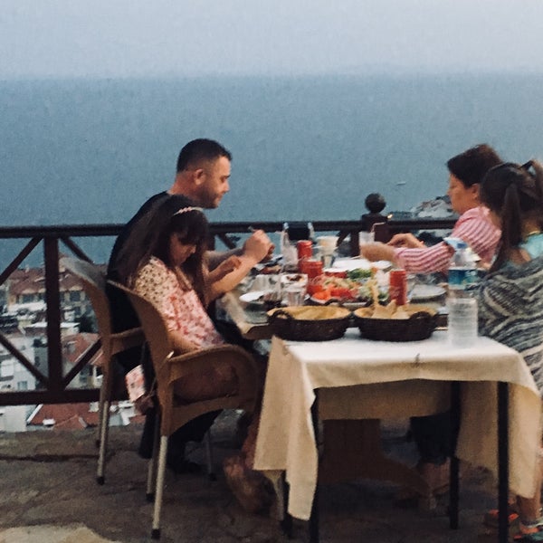 5/7/2018 tarihinde Bahar Mithat Ç.ziyaretçi tarafından Adalı Cafe &amp; Restaurant'de çekilen fotoğraf