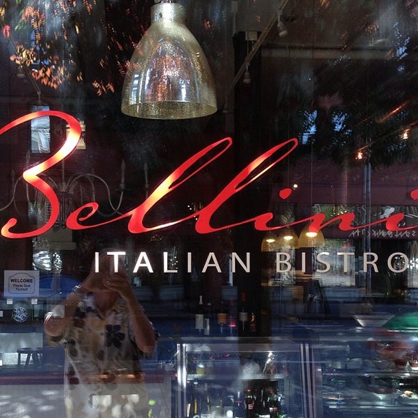 Foto scattata a Bellini Italian Bistro da Pike O. il 9/7/2013