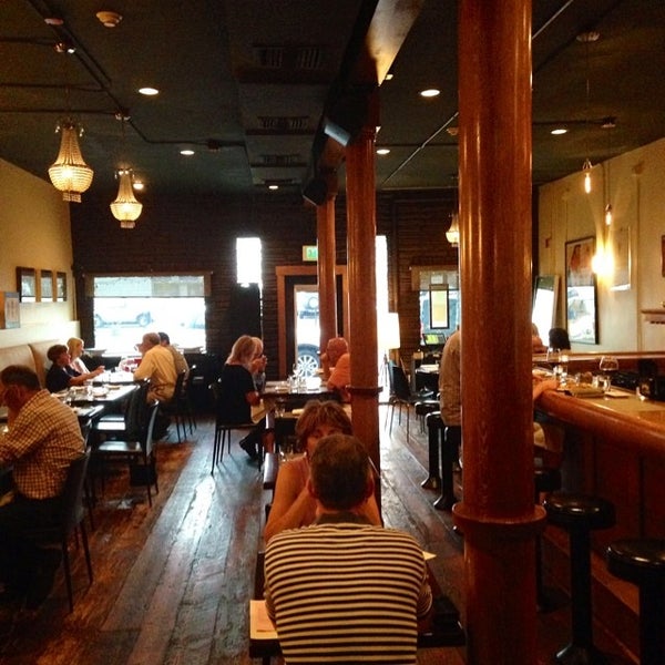 Foto diambil di Twelve Restaurant oleh Pike O. pada 7/10/2014