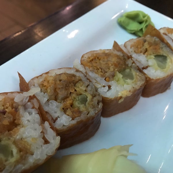 Foto diambil di Blue Sushi Sake Grill oleh Angela B. pada 5/25/2019