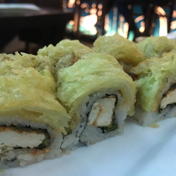 รูปภาพถ่ายที่ Blue Sushi Sake Grill โดย Angela B. เมื่อ 5/25/2019
