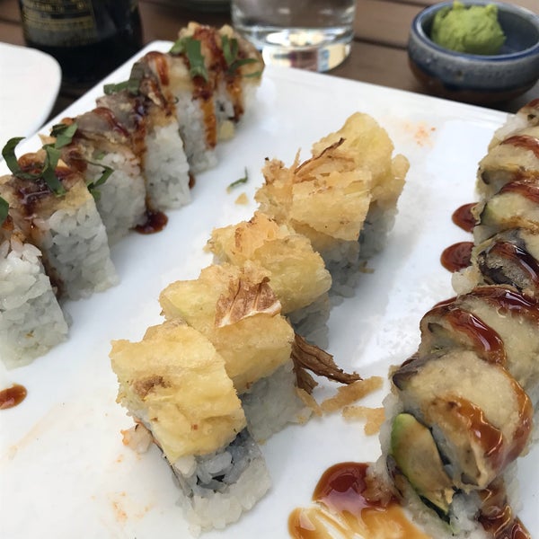 รูปภาพถ่ายที่ Blue Sushi Sake Grill โดย Angela B. เมื่อ 11/18/2017