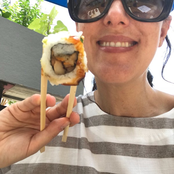 รูปภาพถ่ายที่ Blue Sushi Sake Grill โดย Angela B. เมื่อ 5/13/2018