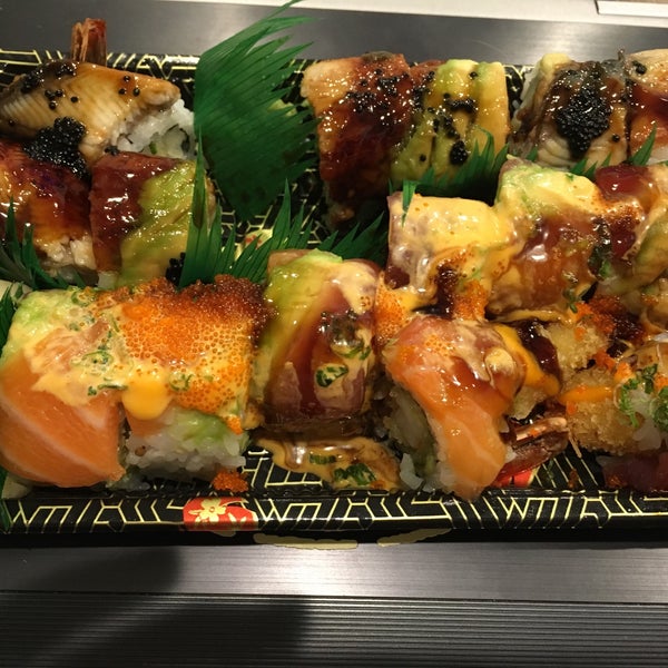 Foto tirada no(a) Kabuki Sushi por Krystal H. em 12/19/2015