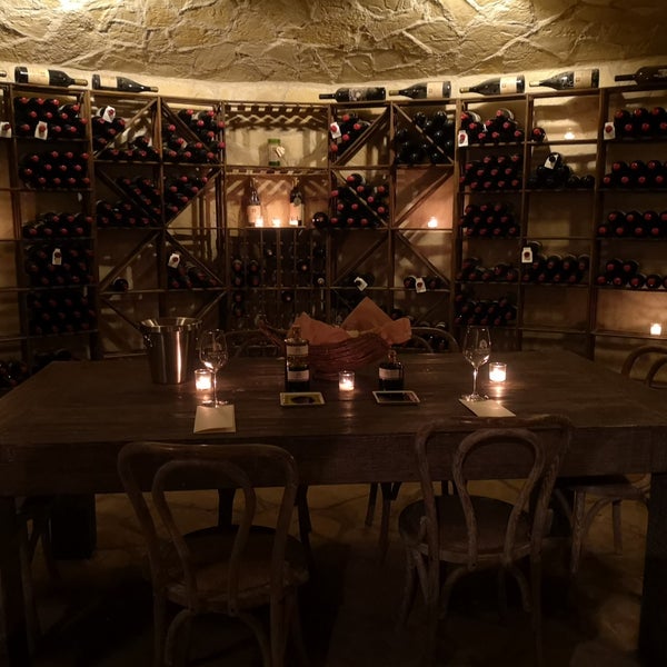 Foto tirada no(a) Sunstone Vineyards &amp; Winery por Dora F. em 6/15/2019