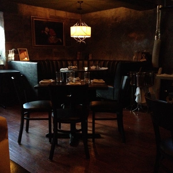 Foto diambil di Chao Restaurant &amp; Wine Cafe oleh Angela P. pada 12/13/2013