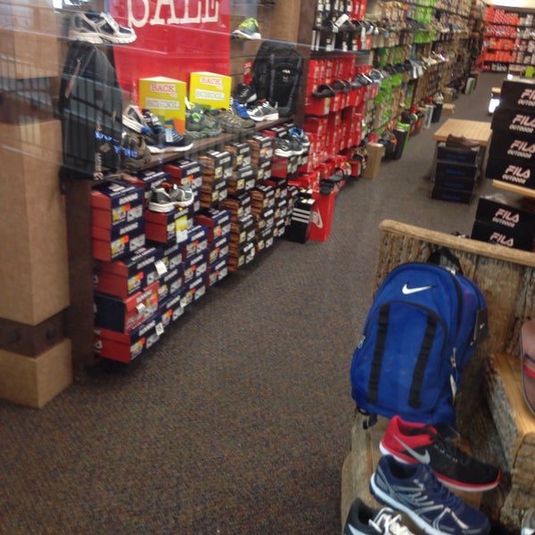 shoe stores parkway place mall