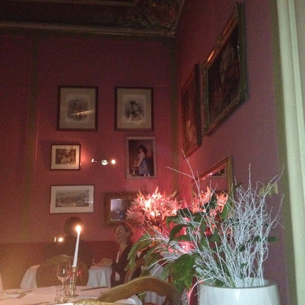 Das Foto wurde bei Pálffy Palác Restaurant von Sellem Z. am 1/1/2014 aufgenommen