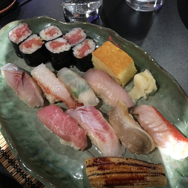 Foto diambil di Sushi Inoue oleh Luis B. pada 3/7/2016