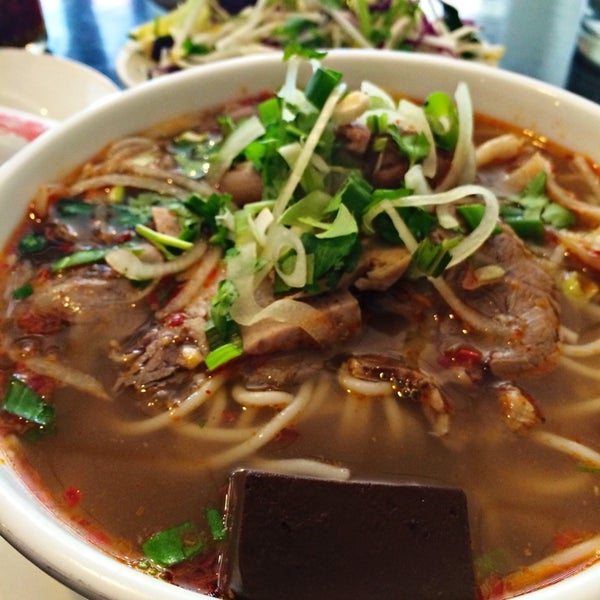 4/19/2014 tarihinde Huey N.ziyaretçi tarafından Cafe Hoang'de çekilen fotoğraf