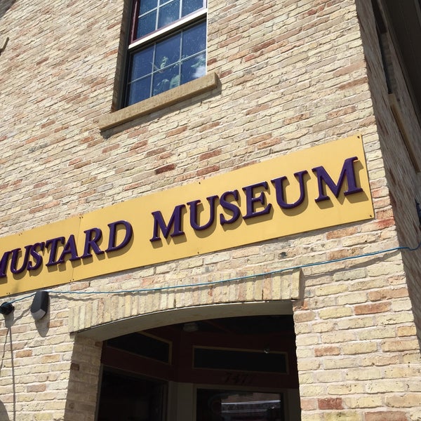 Foto tirada no(a) National Mustard Museum por Chris T. em 8/1/2015