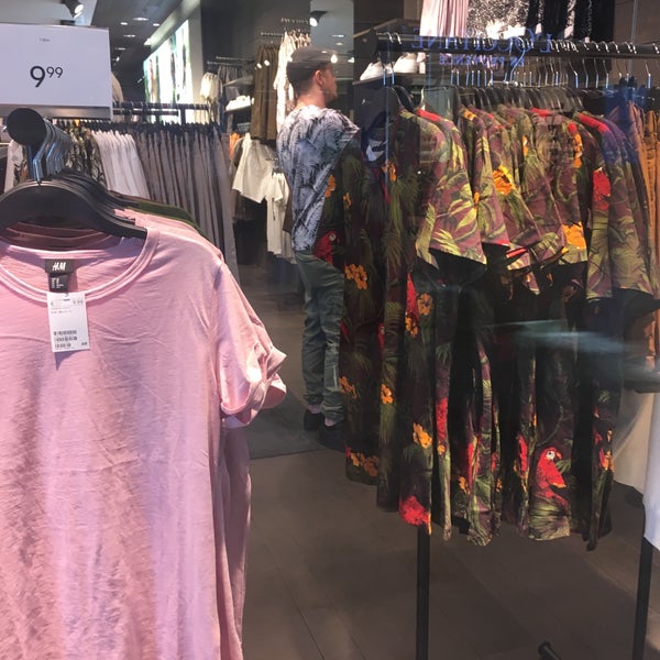 Photos At H M Clothing Store In Hamburg