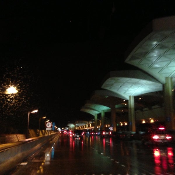 Foto tomada en King Khalid International Airport (RUH)  por Saleh F. el 4/29/2013