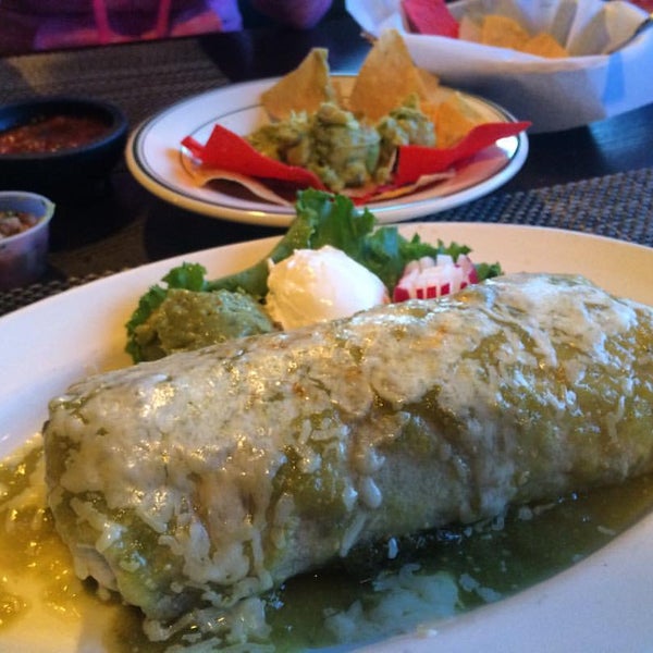 Photo taken at Margaritas Mexican Grill by Kikii Estrada C. on 12/8/2015