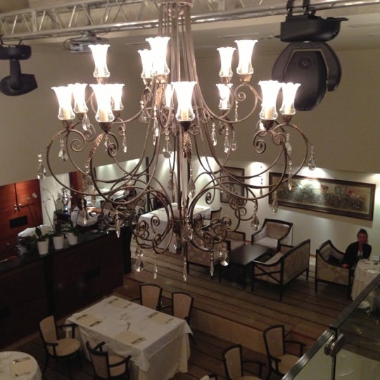 Das Foto wurde bei Le Restaurant von Arthur S. am 10/3/2012 aufgenommen