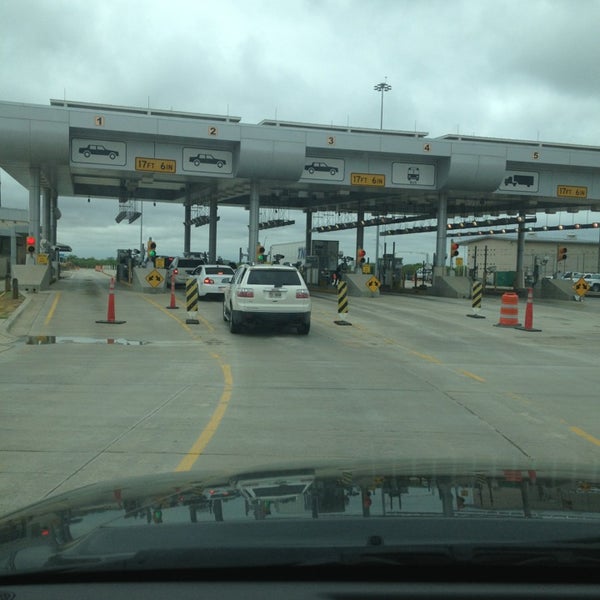 Photos at US Border Patrol Checkpoint Encinal, TX