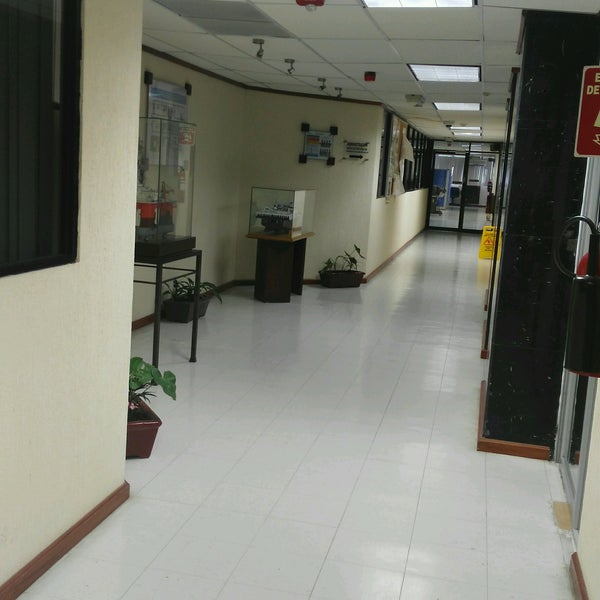 Edificio Administrativo Pemex Región Norte Interior del Campo Pemex